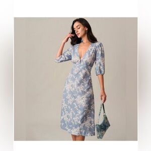 NWT RIHOAS Blue Floral V-Neck Midi Dress - Size: Medium